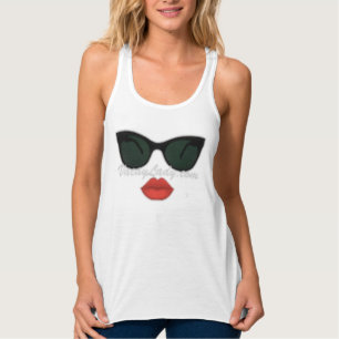 Camisetas sin mangas rojas de los labios de las