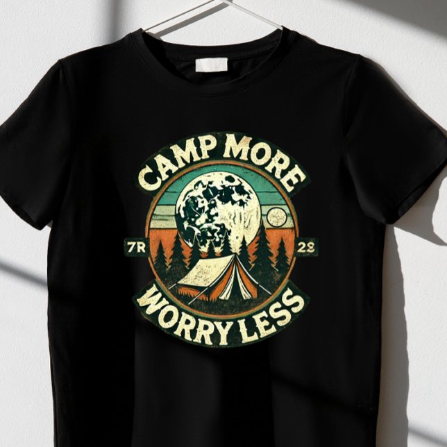 CAMP MÁS PREOCUPACIÓN MENOS Camiseta (Subido por el creador)