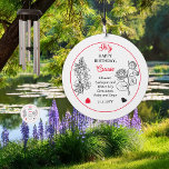 Campanilla Julio Larkspur y Water Lily Birthday Keepsake<br><div class="desc">Julio tiene dos flores y dos piedras preciosas en celebración de los cumpleaños de este mes: flores — almizcle y lirio de agua; piedras preciosas — rubí y ónice. Este diseño tiene todas las características. Este diseño presenta detalles en blanco, negro y rojo. Lo hemos emparejado con un saludo de...</div>