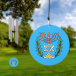 Campanilla Magen persa David Menorah<br><div class="desc">Esta imagen fue adaptada de una antigua teja judía persa y cuenta con una menorah con un Magen David (Estrella de David) enmarcado por ramas de olivo. Se han conservado las imperfecciones de la imagen original pintada a mano.</div>