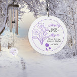Campanilla Primario de febrero | Amethyst Birthday Keepsake<br><div class="desc">Febrero en realidad tiene tres flores en celebración de cumpleaños para este mes: violetas, primates e irises. Este diseño presenta la belleza de las primarias. La piedra angular de febrero es amatista. Este diseño presenta las flores y piedras preciosas junto con el nombre del destinatario en un color amatista. Lo...</div>
