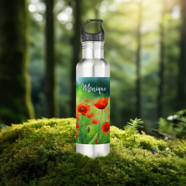 Campo colorido con botellas de agua de cachorros (Subido por el creador)