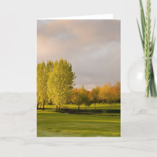 Campo de golf en la tarjeta de felicitación de oto