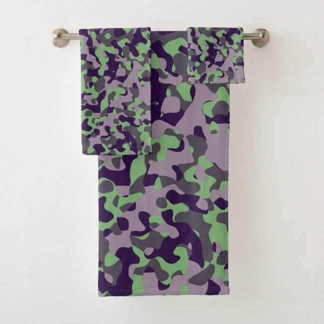 camuflaje abstracto verde y violeta desteñido (In situ)