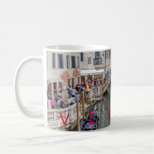 Canal de Venecia y taza de café del puente