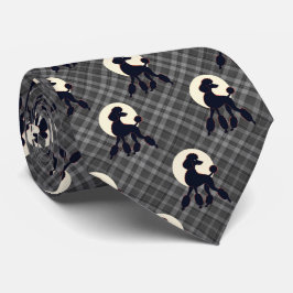 Caniche elegante en corbata de cuadros grises