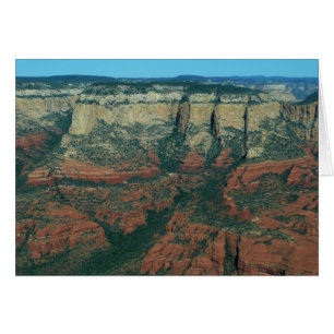 Capas de rocas rojas en Sedona Arizona
