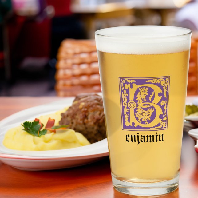 Capital decorativa B de las criaturas míticas del  (Subido por el creador)