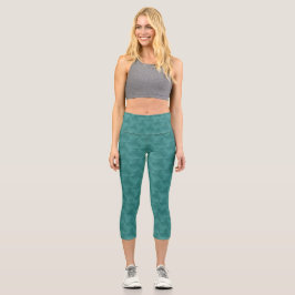 Capri Una persona lleva leggings turquesa con un geométr