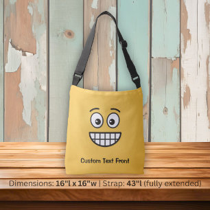 Cara de deslumbrado con la bolsa de cuerpo cruzado