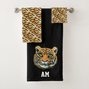 Cara de tigre elegante y monograma en negro