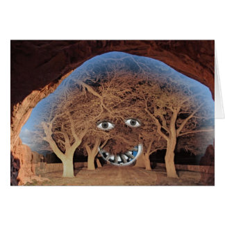 CARA EN LOS ÁRBOLES