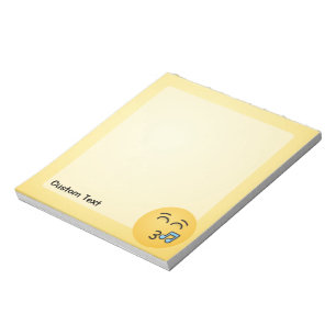 Cara silbando con Bloc de notas de ojos sonrientes