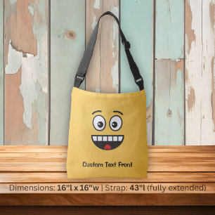 Cara sonriente con bolsa de cruz de boca abierta