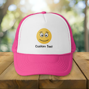 Cara sonriente con sombrero de camión de ojos abie