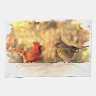 Cardenales en toalla de cocina en otoño