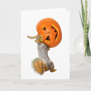 Cargando ardilla con tarjeta de halloween Jack-o-L