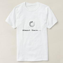 Cargando... Casi Listo | Camiseta de Arte de Píxel