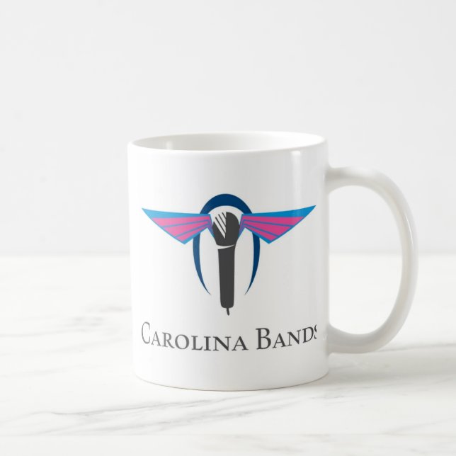 Carolina congriega la taza de café (Derecha)