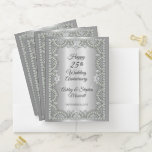 Carpeta Con Bolsillos Elegante 25° Aniversario Boda de los Diamantes<br><div class="desc">Esta elegancia ostentosa enmarca este 25 aniversario boda en un diseño único de diamante de vieiras con rombo central con acentos de diamante en forma de corazón y chispas falsas sobre un gradiente de tono plateado. Por favor, tenga en cuenta que todos los adornos están impresos y solamente están hechos...</div>