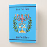 Carpeta Con Bolsillos Magen persa David Menorah<br><div class="desc">Esta imagen fue adaptada de una antigua teja judía persa y cuenta con una menorah con un Magen David (Estrella de David) enmarcado por ramas de olivo. Se han conservado las imperfecciones de la imagen original pintada a mano. Hay dos lugares para agregar su propio texto y puede cambiar el...</div>