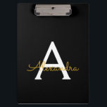 Carpeta De Pinza Black Gold Modern Script Girly Monograma Nombre<br><div class="desc">Portapapeles de planeación de nombres de monograma negro y dorado. Esto hace que el dulce perfecto cumpleaños 16,  boda,  ducha de novia,  aniversario,  ducha de bebé o fiesta de soltera sea regalo para alguien que ama el lujo glam y los estilos de moda.</div>