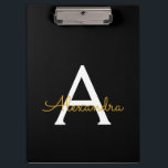 Carpeta De Pinza Black Gold Modern Script Girly Monograma Nombre<br><div class="desc">Portapapeles de planeación de nombres de monograma negro y dorado. Esto hace que el dulce perfecto cumpleaños 16,  boda,  ducha de novia,  aniversario,  ducha de bebé o fiesta de soltera sea regalo para alguien que ama el lujo glam y los estilos de moda.</div>