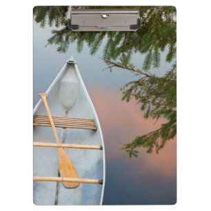 Carpeta De Pinza Canoa en el lago al atardecer, Canadá