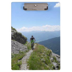 Carpeta De Pinza Ciclismo de montaña en el campo