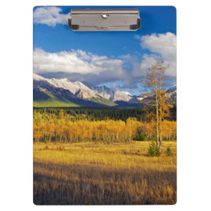 Carpeta De Pinza Cielos azules y nubes sobre una pradera