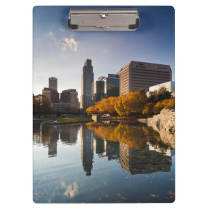 Carpeta De Pinza EE. UU., Nebraska, Omaha, Gene Leahy Mall, Skyline