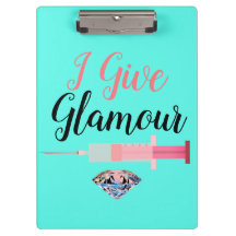 Enfermera glamurosa con una tibia rosa turquesa