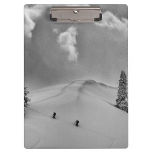 Carpeta De Pinza Esquiadores de travesía en nieve fresca
