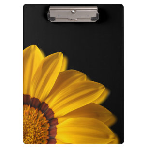 Carpeta De Pinza Flor amarilla sobre fondo negro