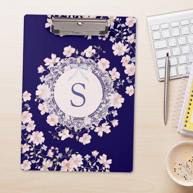 Carpeta De Pinza Flores rosadas monogramadas y floral de encaje (In situ)