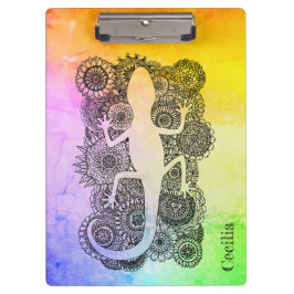 Carpeta De Pinza Gecko sitzt auf Mandala Blumen