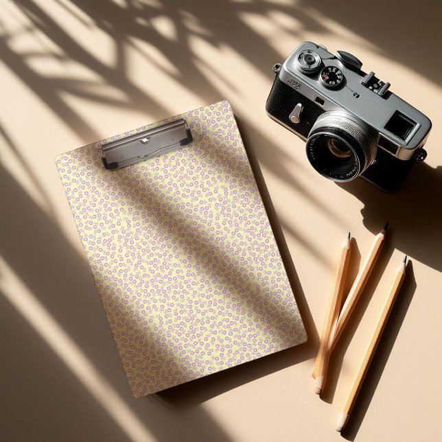 Carpeta De Pinza Hand drawn ditsy Lavender Daisies – Mini Floral (Subido por el creador)