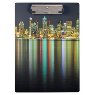 Carpeta De Pinza Horizonte de Seattle en la noche con la reflexión
