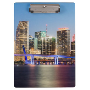 Carpeta De Pinza Horizonte iluminado de Miami céntrica en la