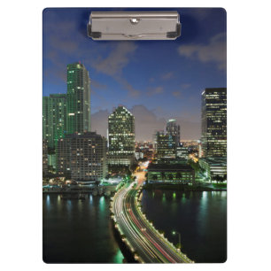 Carpeta De Pinza Horizonte urbano elevado de la ciudad