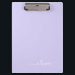 Carpeta De Pinza Lavender Purple Modern Script Girly Monograma Nomb<br><div class="desc">Portapapeles de planeamiento de nombres de monograma morado de lavanda. Esto hace que el dulce perfecto cumpleaños 16,  boda,  ducha de novia,  aniversario,  ducha de bebé o fiesta de soltera sea regalo para alguien que ama el lujo glam y los estilos de moda.</div>