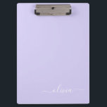 Carpeta De Pinza Lavender Purple Modern Script Girly Monograma Nomb<br><div class="desc">Portapapeles de planeamiento de nombres de monograma morado de lavanda. Esto hace que el dulce perfecto cumpleaños 16,  boda,  ducha de novia,  aniversario,  ducha de bebé o fiesta de soltera sea regalo para alguien que ama el lujo glam y los estilos de moda.</div>