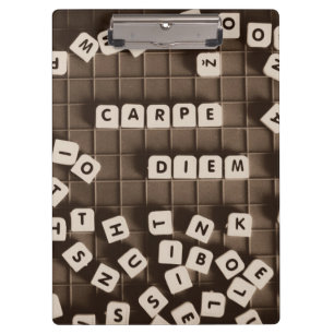 Carpeta De Pinza Letra Carpe Diem Scrambled Tiles
