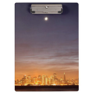 Carpeta De Pinza Luna que fija sobre San Francisco en diciembre
