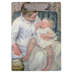 Carpeta De Pinza Madre alrededor para lavar a su niño soñoliento,