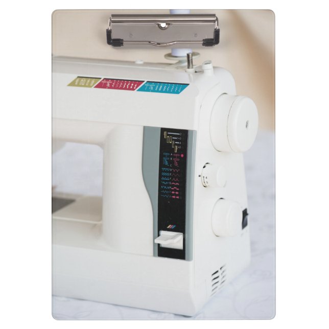 Carpeta De Pinza Máquina moderna de coser (Anverso)