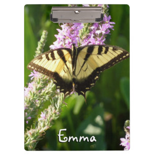 Carpeta De Pinza Mariposa de cola cruda sobre flores silvestres mor
