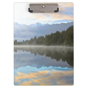 Carpeta De Pinza Misty Lake Trees Reflejo De La Naturaleza Tranquil