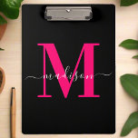 Carpeta De Pinza Modernas y elegantes Iniciales de Monograma Rosa y<br><div class="desc">Mejore su espacio de trabajo con nuestro moderno y elegante Portapapeles profesional de Iniciales de Monograma Negro y Negrita. Este portapapeles combina un diseño negro elegante con llamativas iniciales en monograma rosado en negrita, proporcionando un toque profesional pero personalizado. Aumente su eficacia y estilo con este portapapeles de moda, perfecto...</div>