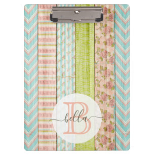 Carpeta De Pinza Monograma Rosas de Shabby en cabaña de madera rúst